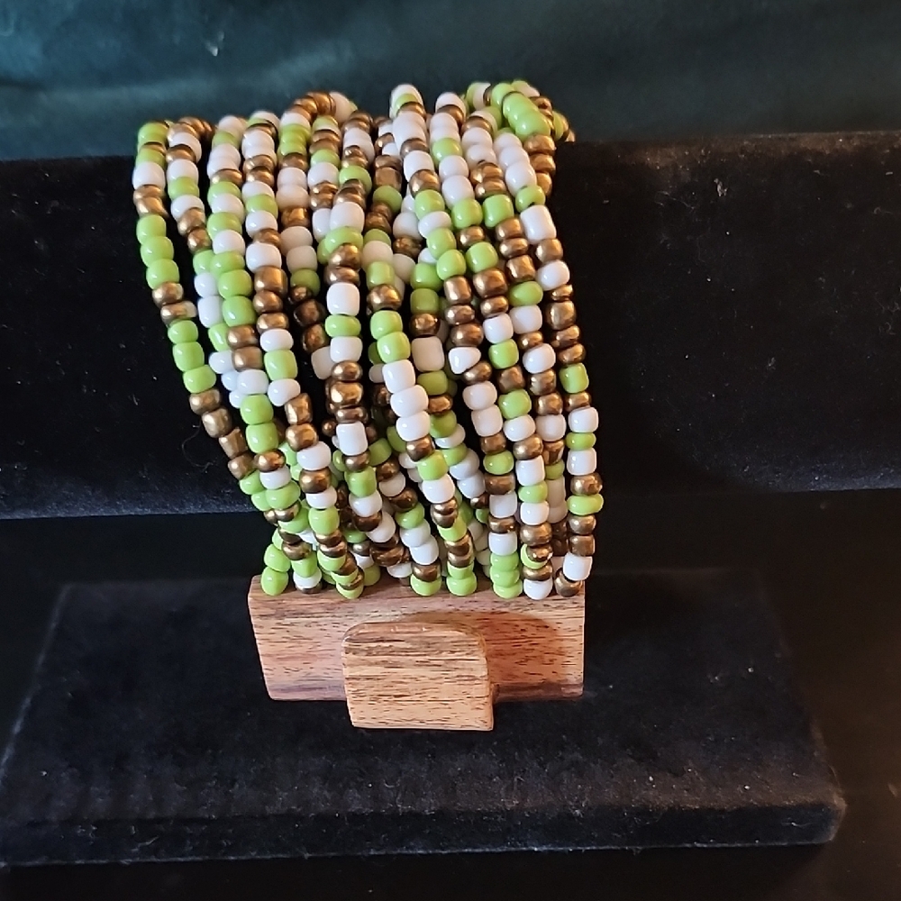 Green and White Beaded Bracelet